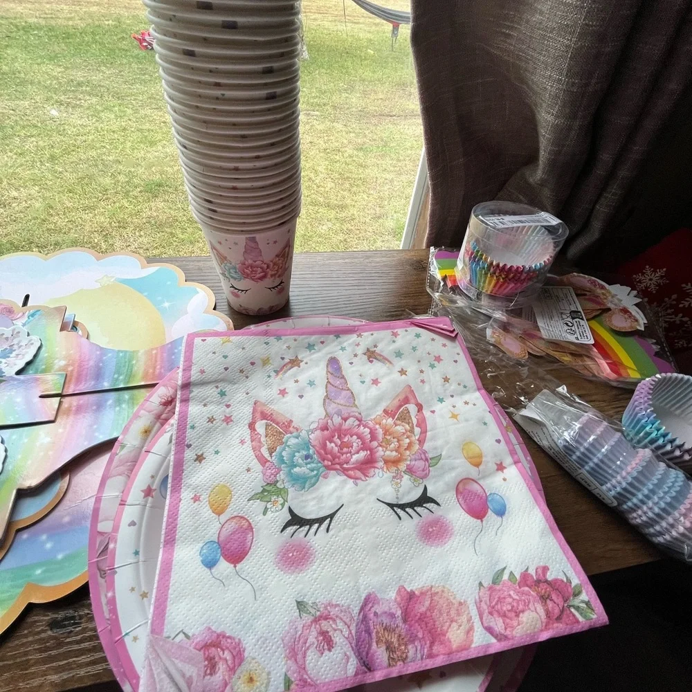 Unicorn Party Supplies Set - Pink and White